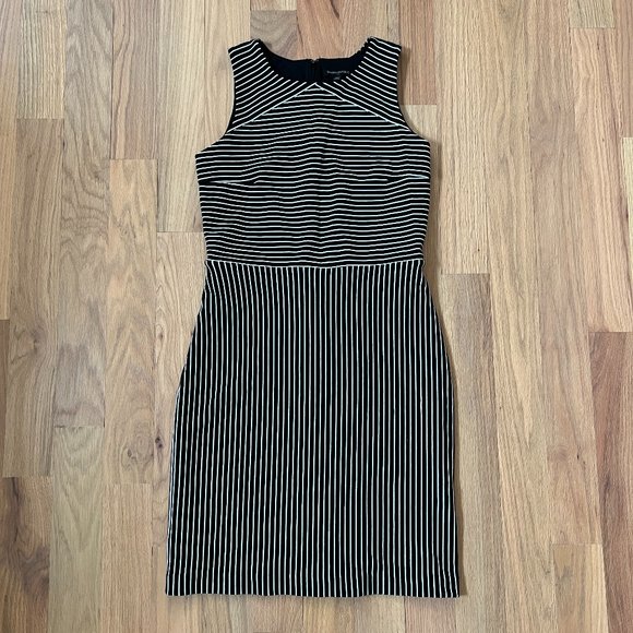 Banana Republic Dresses & Skirts - BANANA REPUBLIC black and white stripe work dress - stretchy - size 10